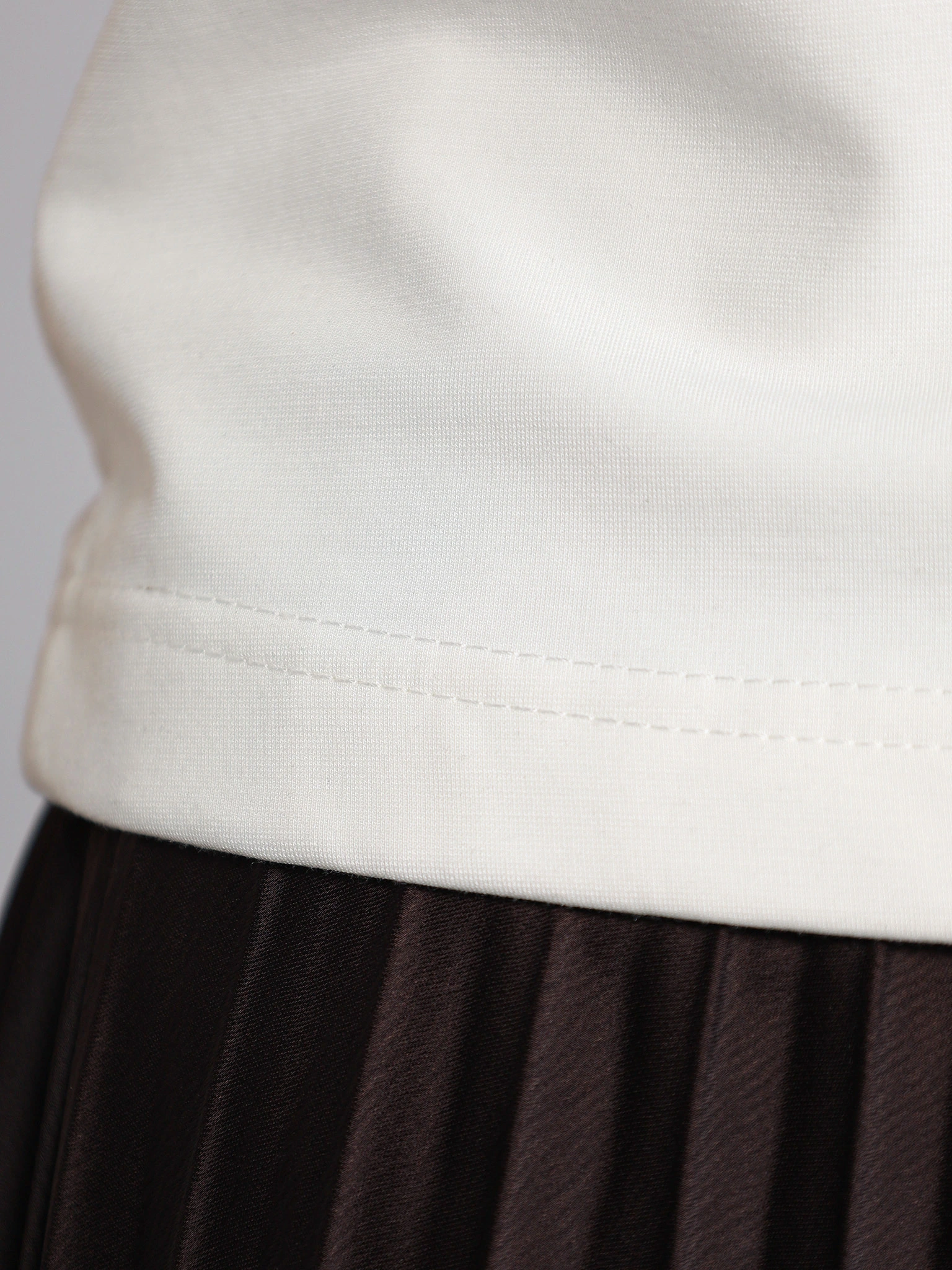 Майка белого цвета прямого кроя